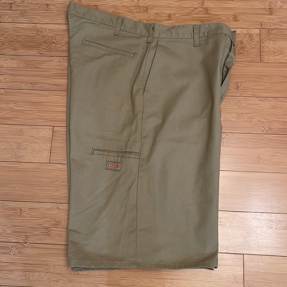 Dickies Relaxed Fit Multi-Use Pocket Work Shorts, Khaki - Picture 7 of 14